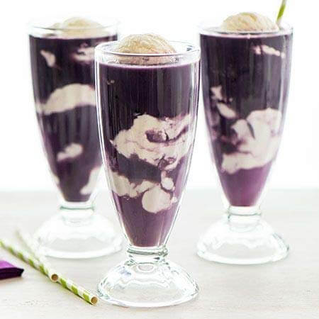 Fresh strawberries paired with Cocktail Falooda Milkshake Glass